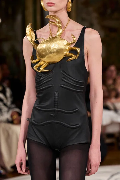 Look 77